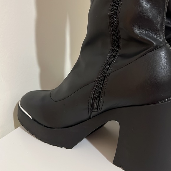 WILD PAIR
Killian Block-Heel Riding Boots, Size 10 - Picture 8 of 10